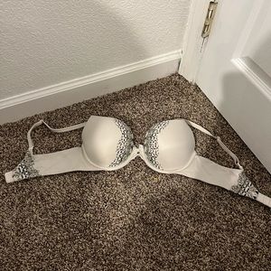 Body by Victoria lined perfect coverage 34C